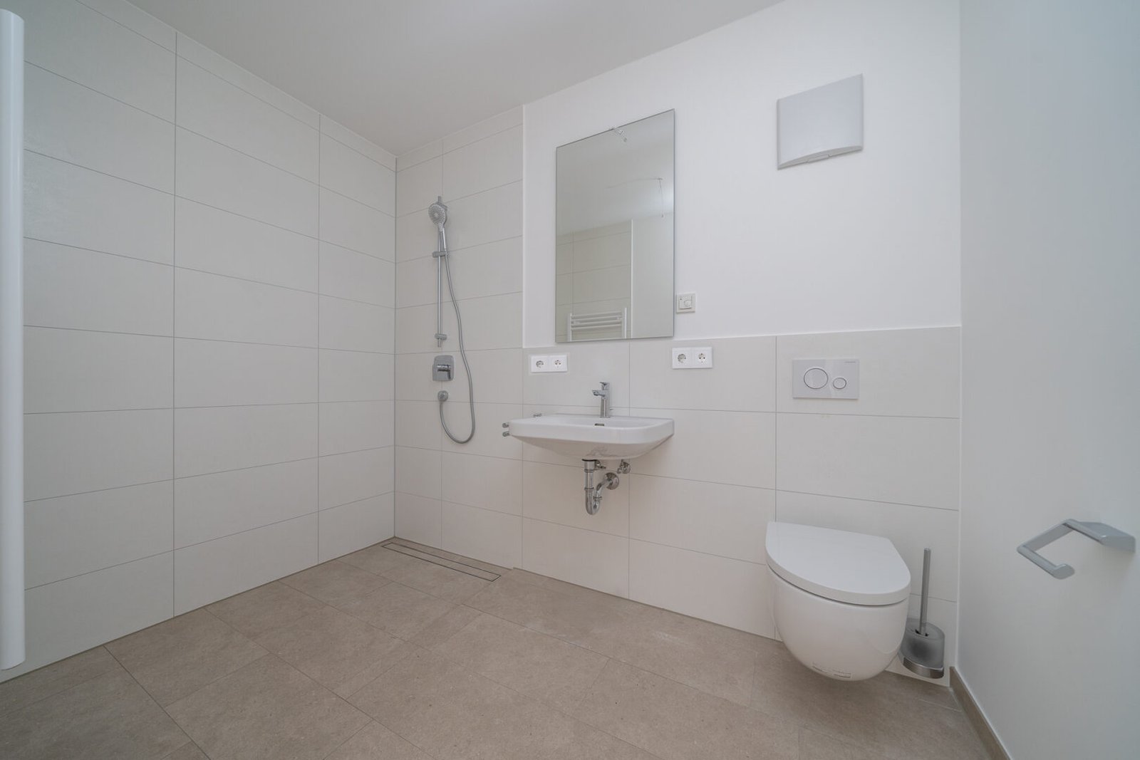Bad mit 'Walk-in-Dusche'